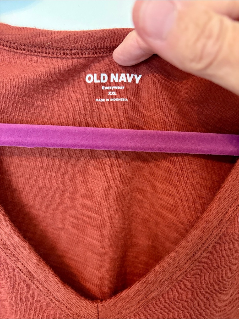 Old Navy V-Neck Short Sleeve Tee in Rust - Picture 5 of 5